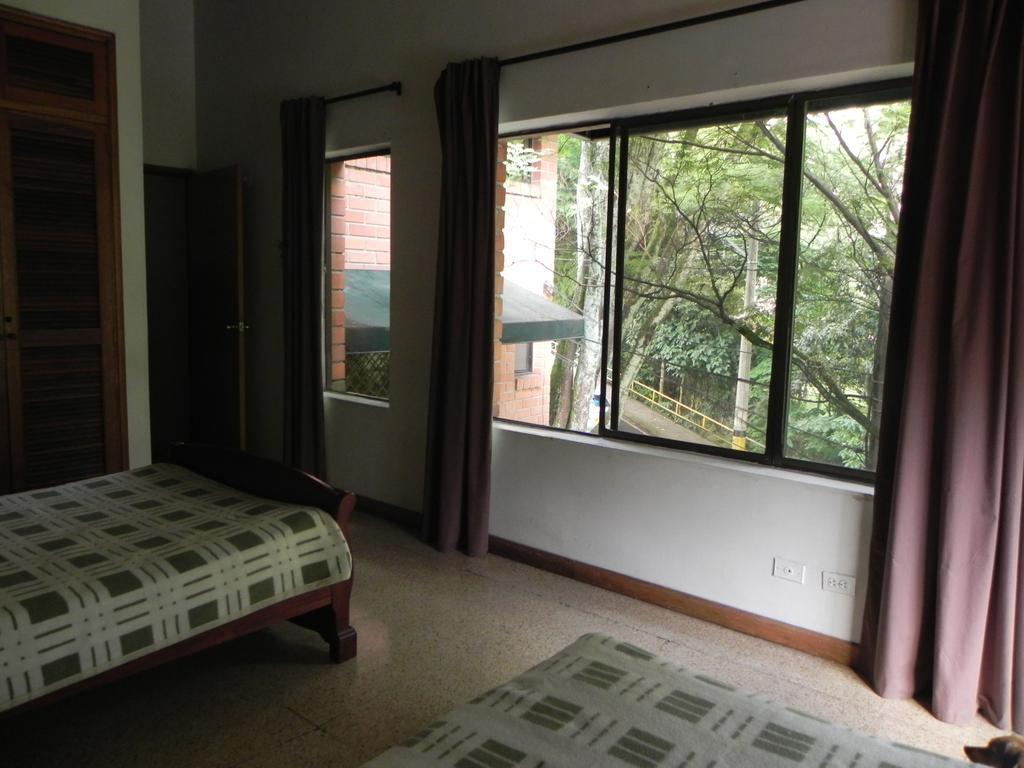Hostal Tamarindo Itagui Quarto foto